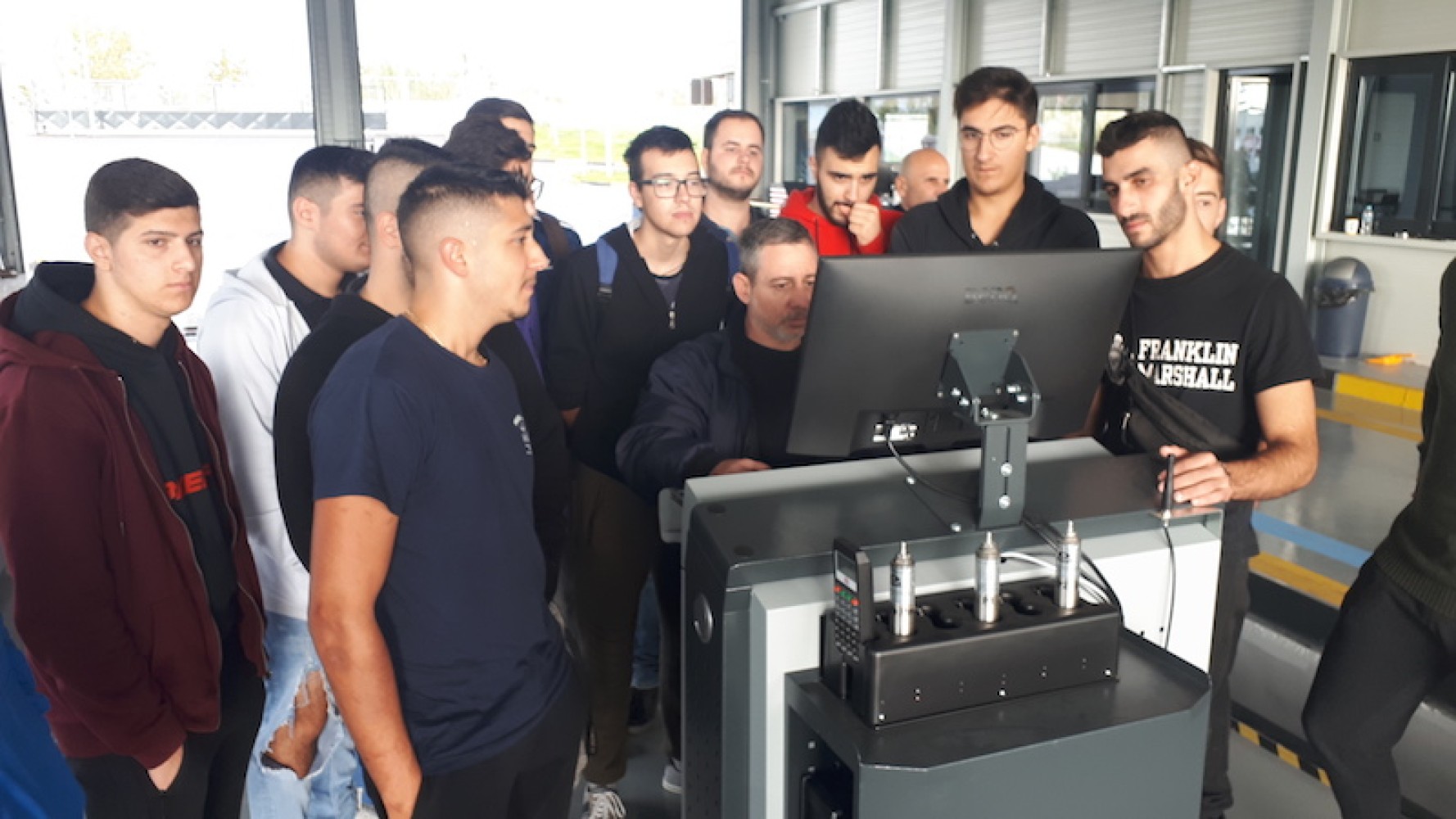 Επίσκεψη ειδικότητας Μηχανοτρονικής στο ΚΤΕΟ Γλαύκου