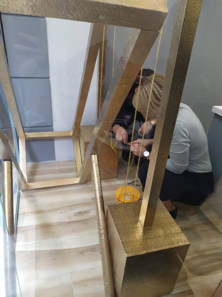 Οι σπουδαστές του τομέα Διακόσμησης επιμελήθηκαν τη Χριστουγεννιάτικη βιτρίνα του ινστιτούτου αισθητικής Adeline