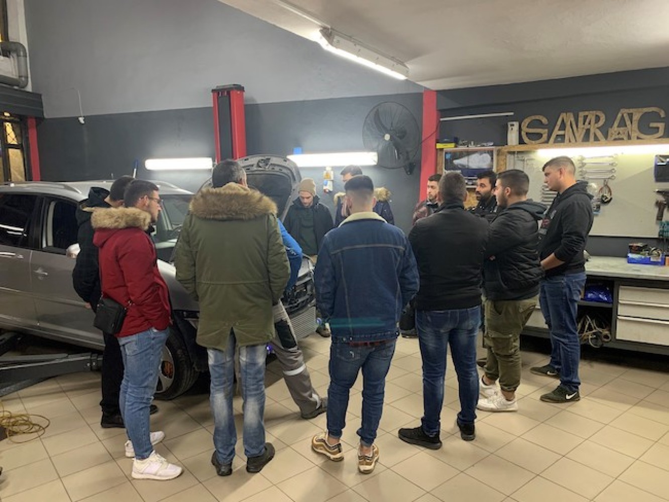 Επίσκεψη του τομέα Μηχανοτρονικής σε συνεργείο αυτοκινήτων