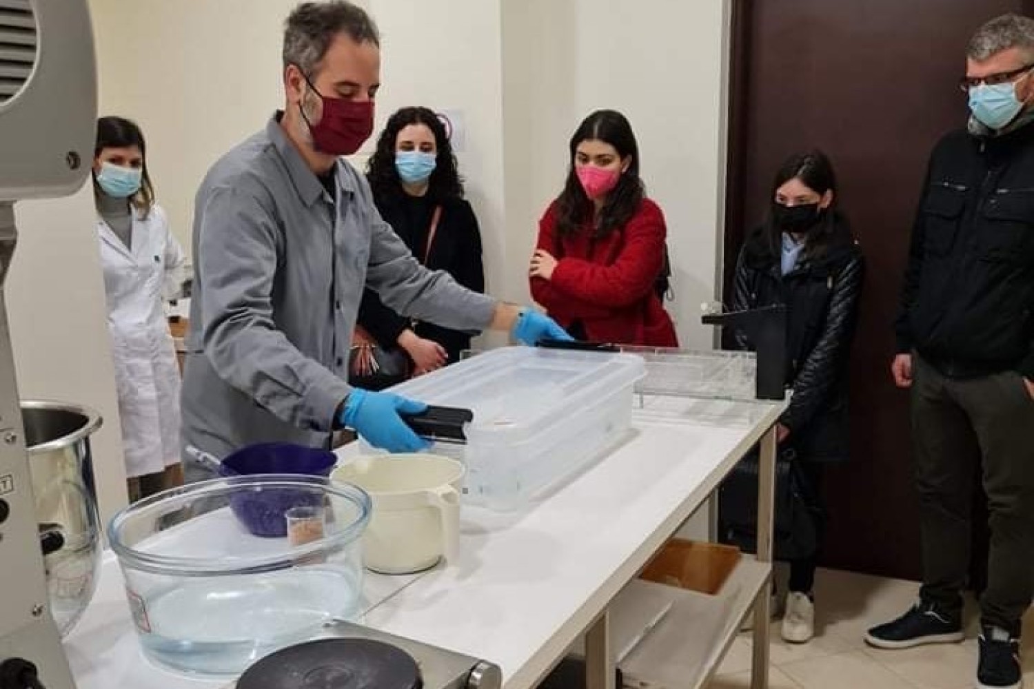 Εκπαιδευτική επίσκεψη σε εργαστήριο παραγωγής καλλυντικών