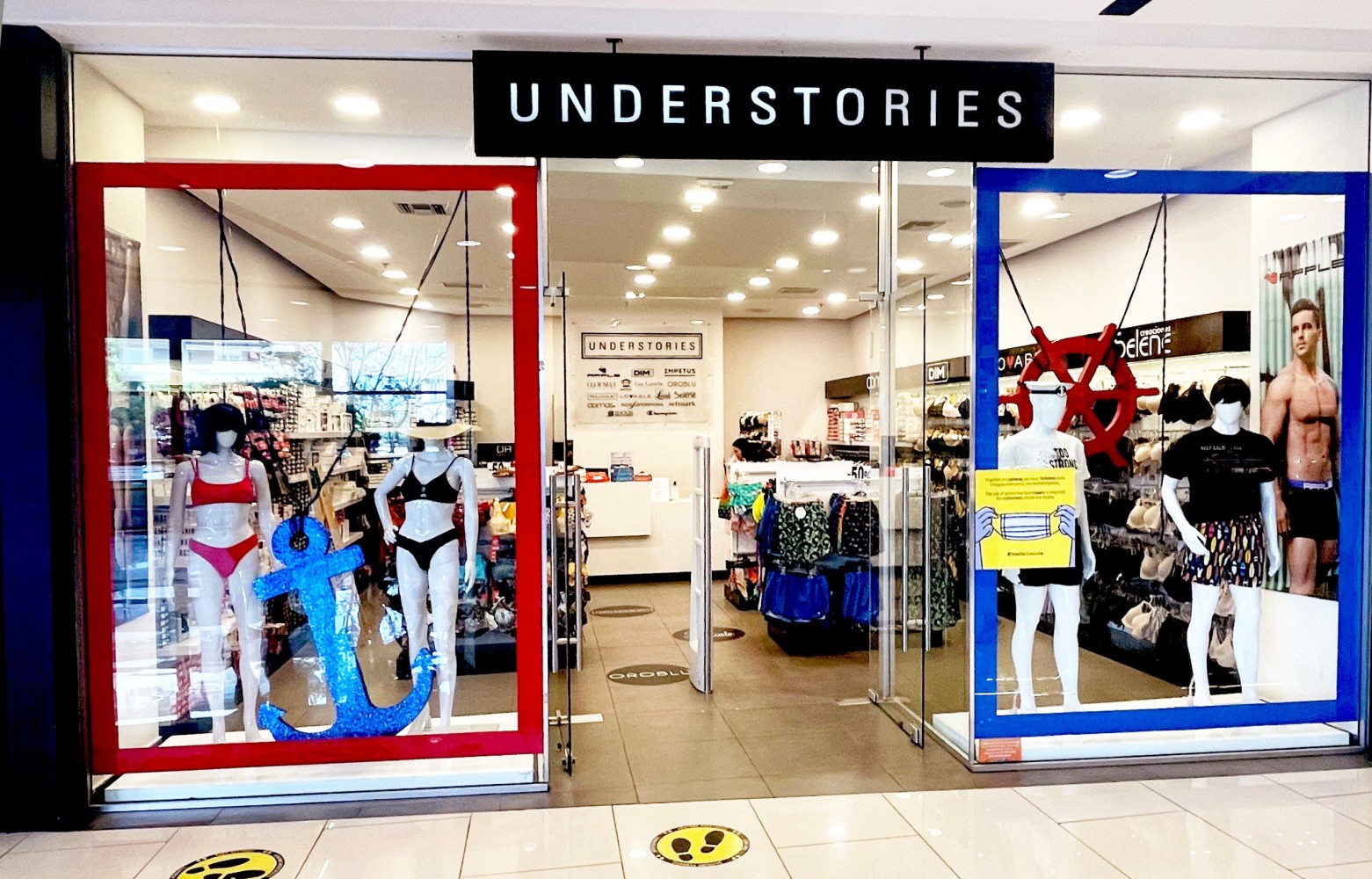 Διακόσμηση καλοκαιρινής βιτρίνας Understories!