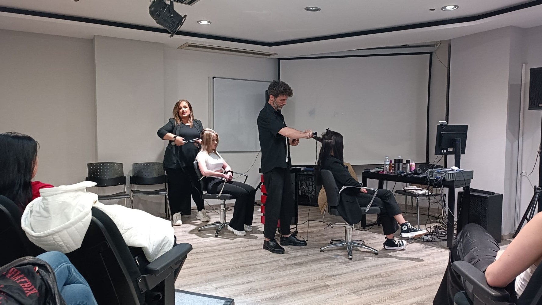 Bridal χτενίσματα από τους ειδικούς του κομμωτηρίου Becutee