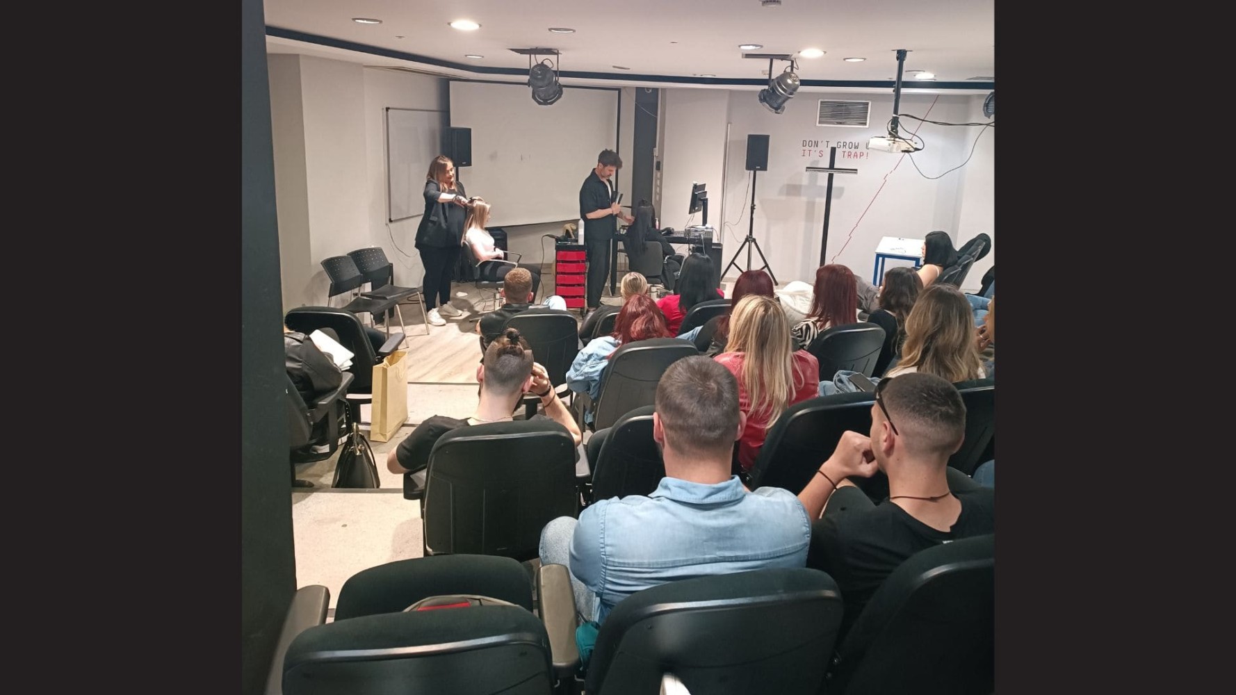Bridal χτενίσματα από τους ειδικούς του κομμωτηρίου Becutee