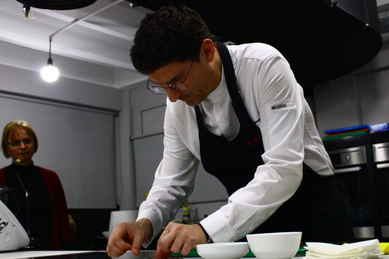 RAW: Ο executive chef Arnaud Bignon εντυπωσιάζει με τις δημιουργίες του!