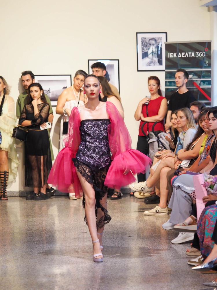 Fashion Show από τη ΔΕΛΤΑ 360 Αθήνας, στο πλαίσιο του "Art Meets Fashion"