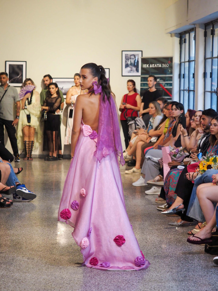Fashion Show από τη ΔΕΛΤΑ 360 Αθήνας, στο πλαίσιο του "Art Meets Fashion"