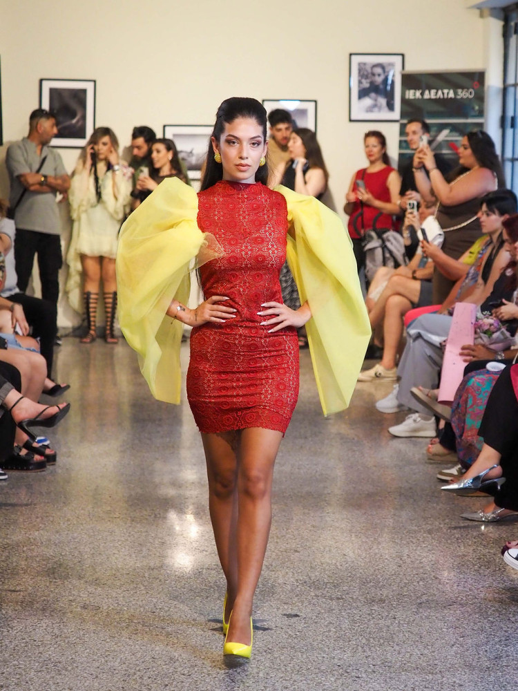 Fashion Show από τη ΔΕΛΤΑ 360 Αθήνας, στο πλαίσιο του "Art Meets Fashion"