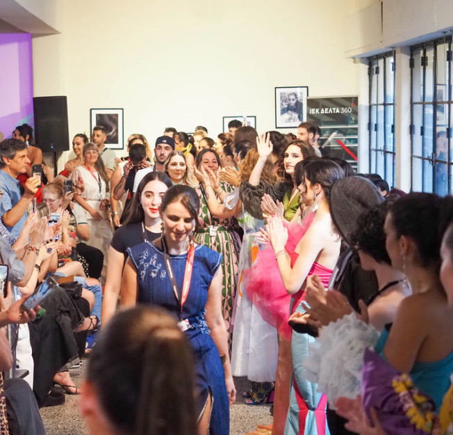 Fashion Show από τη ΔΕΛΤΑ 360 Αθήνας, στο πλαίσιο του "Art Meets Fashion"