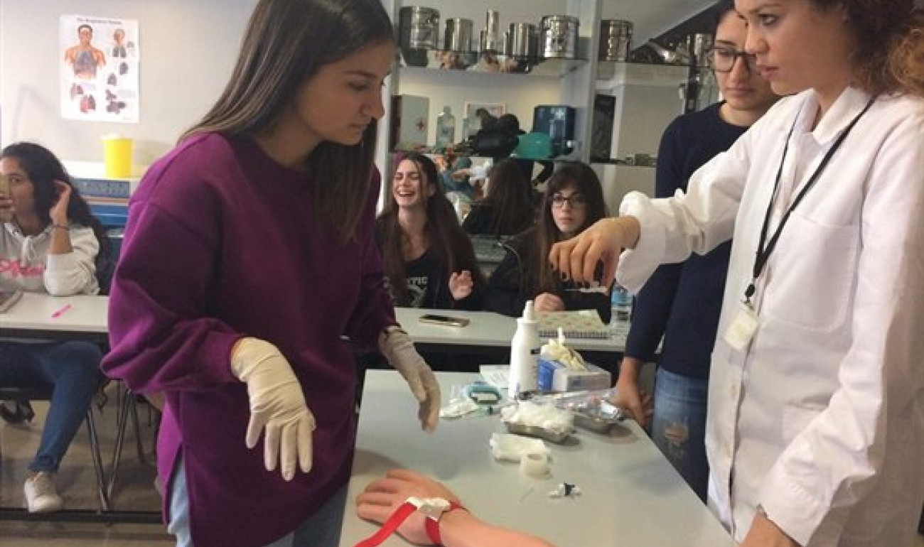 Σεμινάριο με θέμα "Αιμοληψία & Φλεβοκέντηση" Σεμινάριο με θέμα "Αιμοληψία & Φλεβοκέντηση"