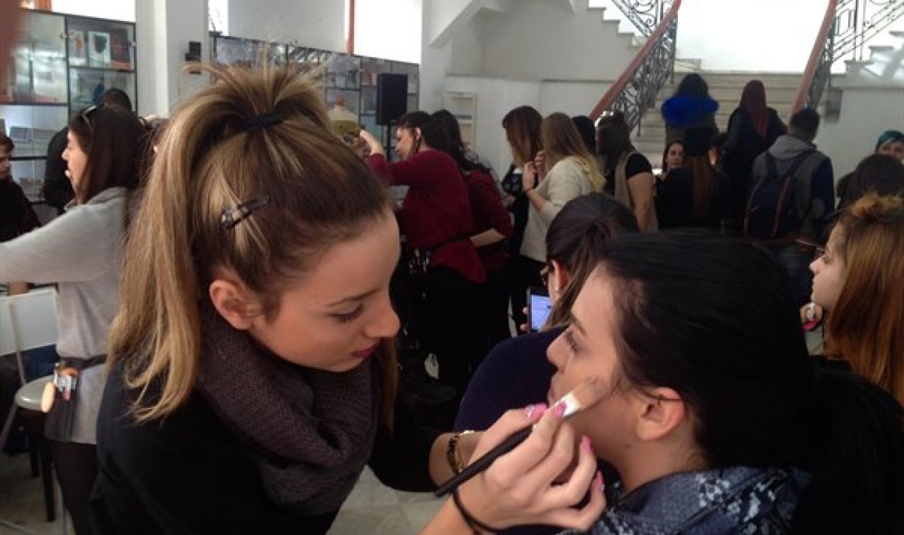 Make Over Your Friends από τον τομέα Μόδας & Ομορφιάς! Make Over Your Friends από τον τομέα Μόδας & Ομορφιάς!