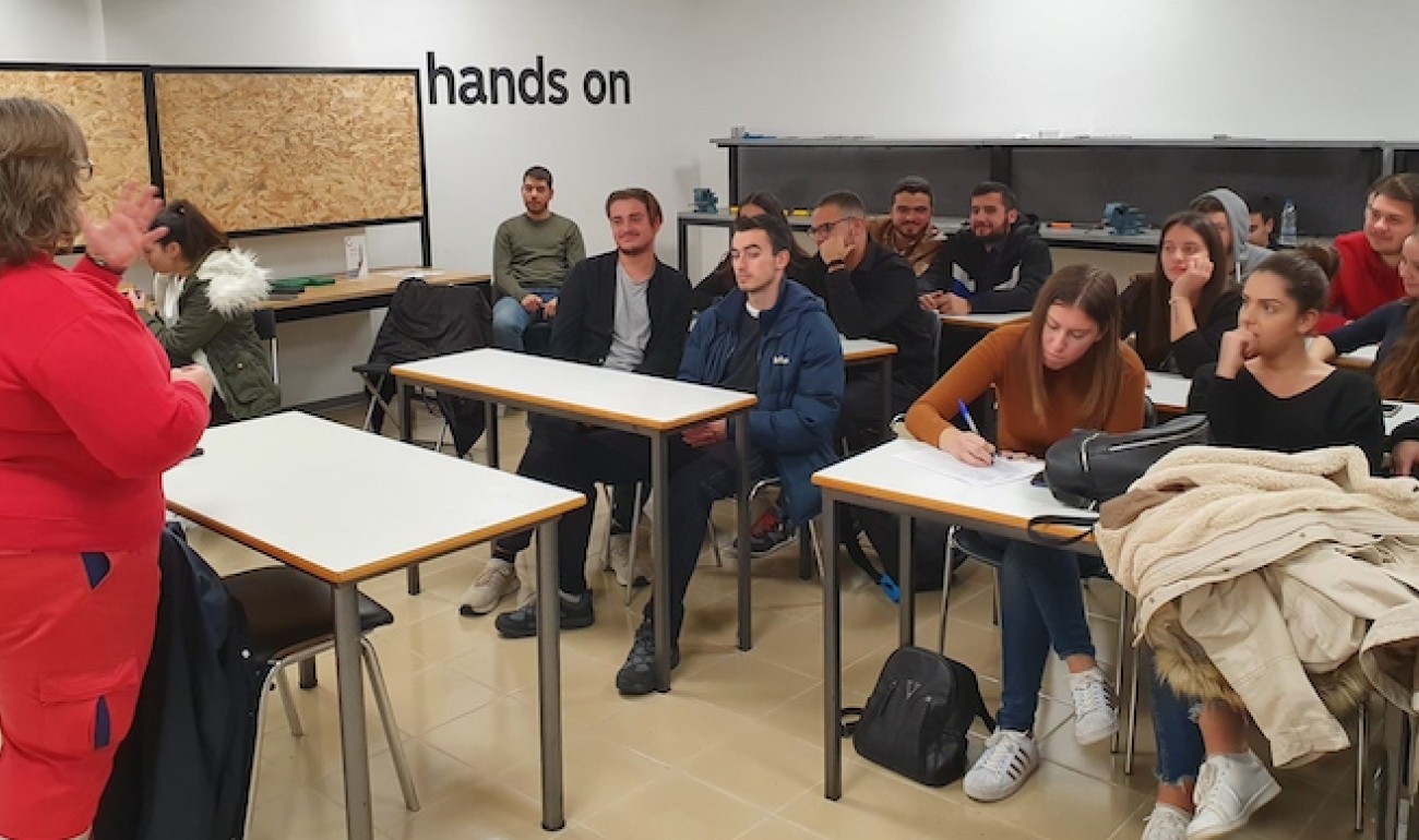 Ενημέρωση πρώτων βοηθειών από τον Ερυθρό Σταυρό Ενημέρωση πρώτων βοηθειών από τον Ερυθρό Σταυρό