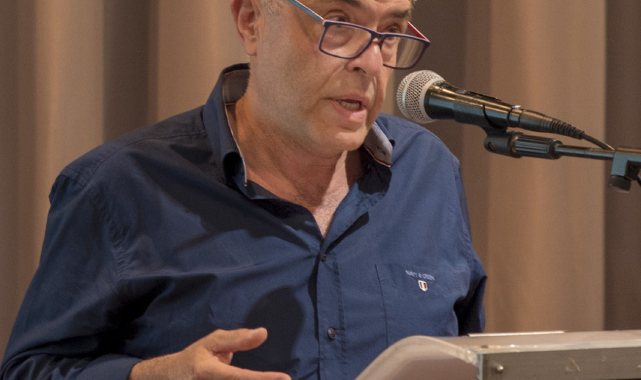 Χάρης Παπακυριακού: "Κάθε λεξικό είναι ένα χρηστικό εργαλείο!" Χάρης Παπακυριακού: "Κάθε λεξικό είναι ένα χρηστικό εργαλείο!"