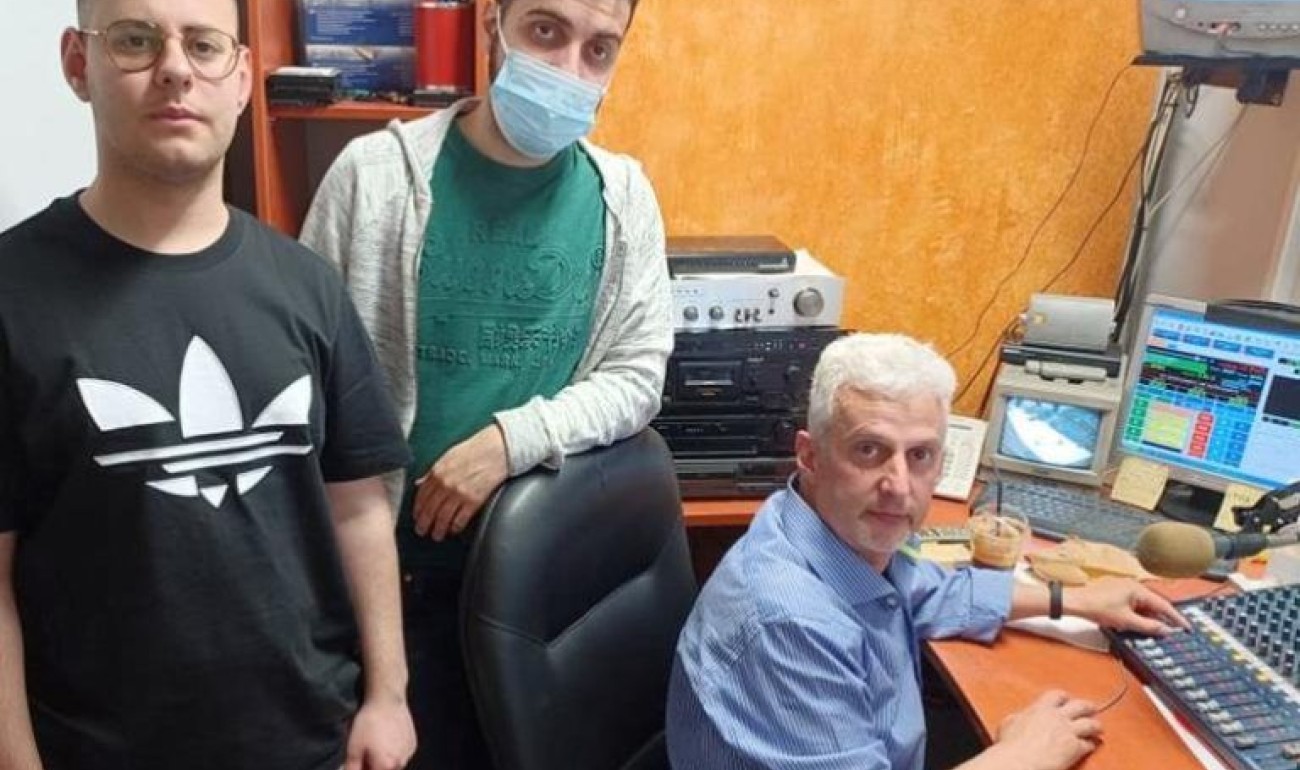 Επίσκεψη Δημοσιογραφίας στον Σκάϊ 89,4 FM Επίσκεψη Δημοσιογραφίας στον Σκάϊ 89,4 FM