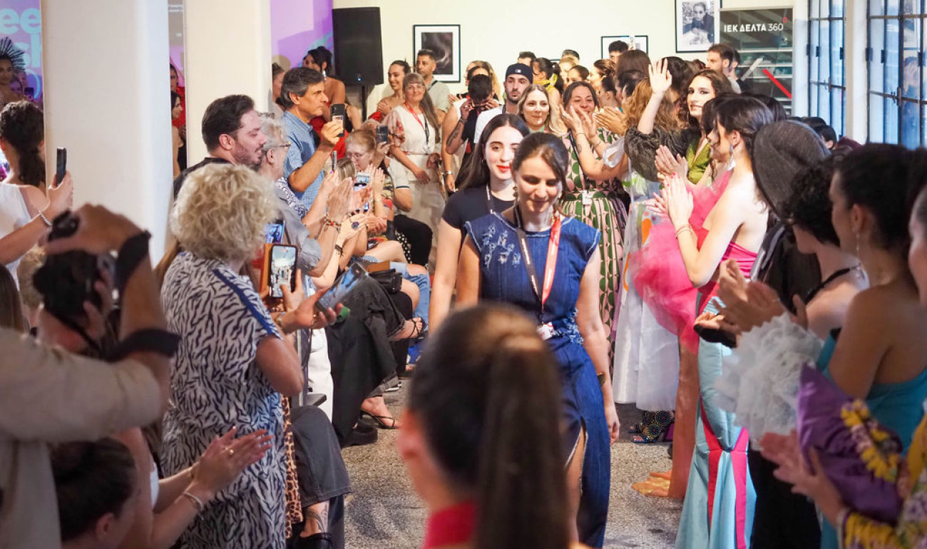 Fashion Show από τη ΔΕΛΤΑ 360 Αθήνας, στο πλαίσιο του "Art Meets Fashion" Fashion Show από τη ΔΕΛΤΑ 360 Αθήνας, στο πλαίσιο του "Art Meets Fashion"